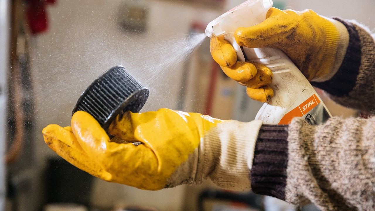 Cleaning agents / lubricants