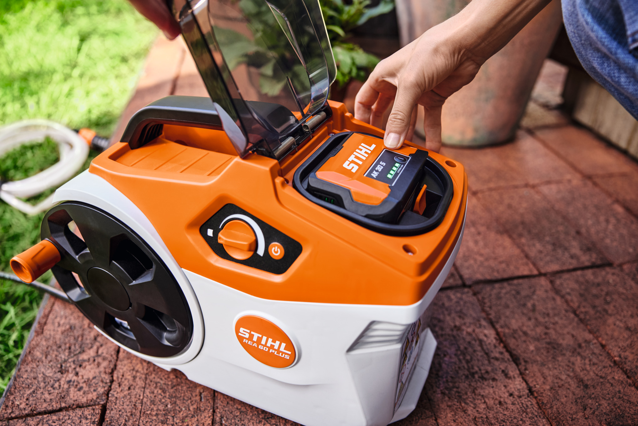 REA 60 PLUS Cordless Pressure Washer