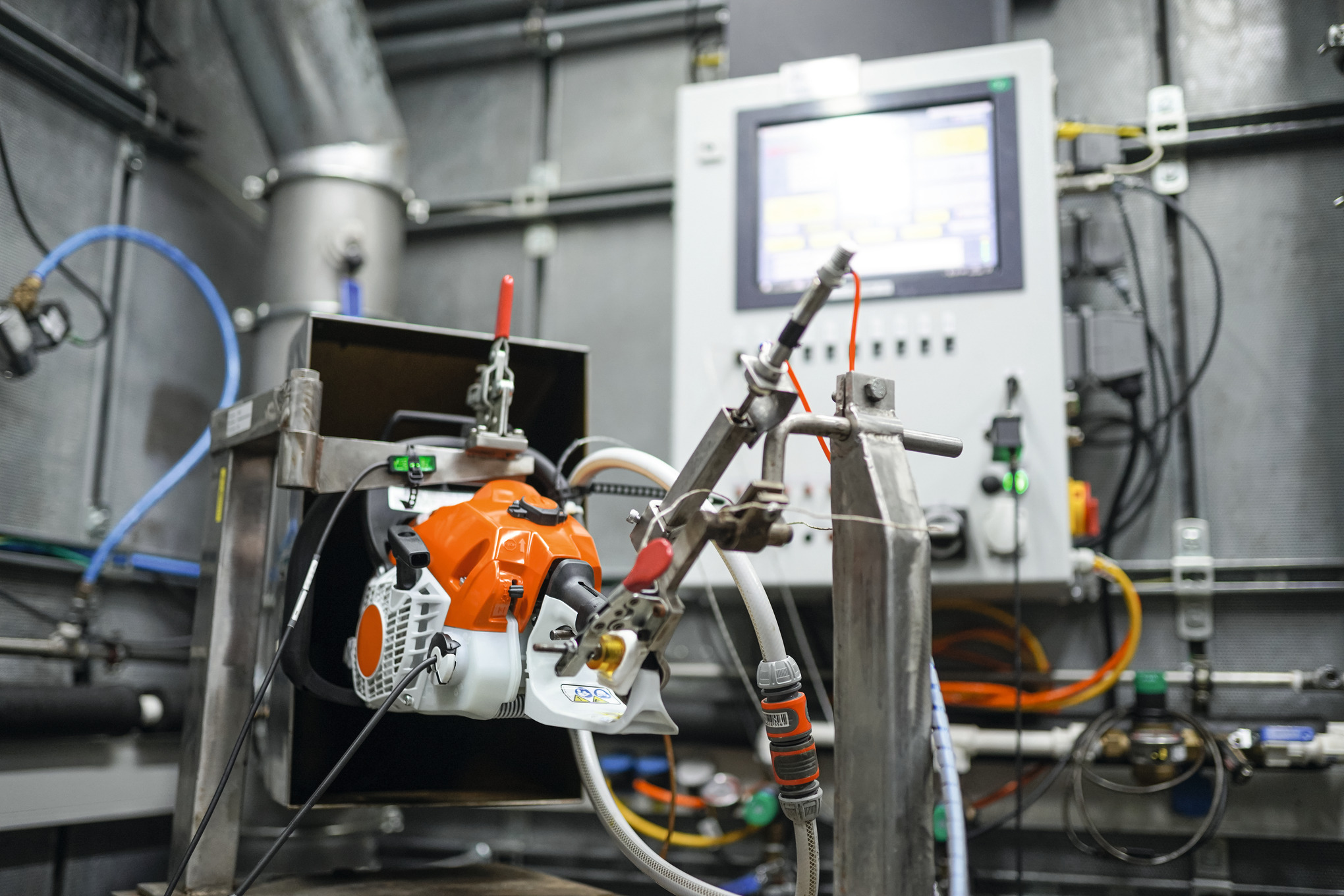 A STIHL power tool in a testing cabin